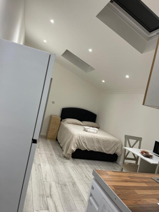 Studio Room Next To Gatwick Crawley  Exterior foto