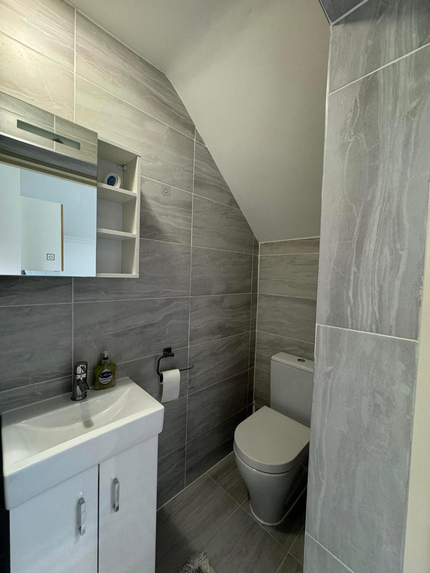 Studio Room Next To Gatwick Crawley  Exterior foto