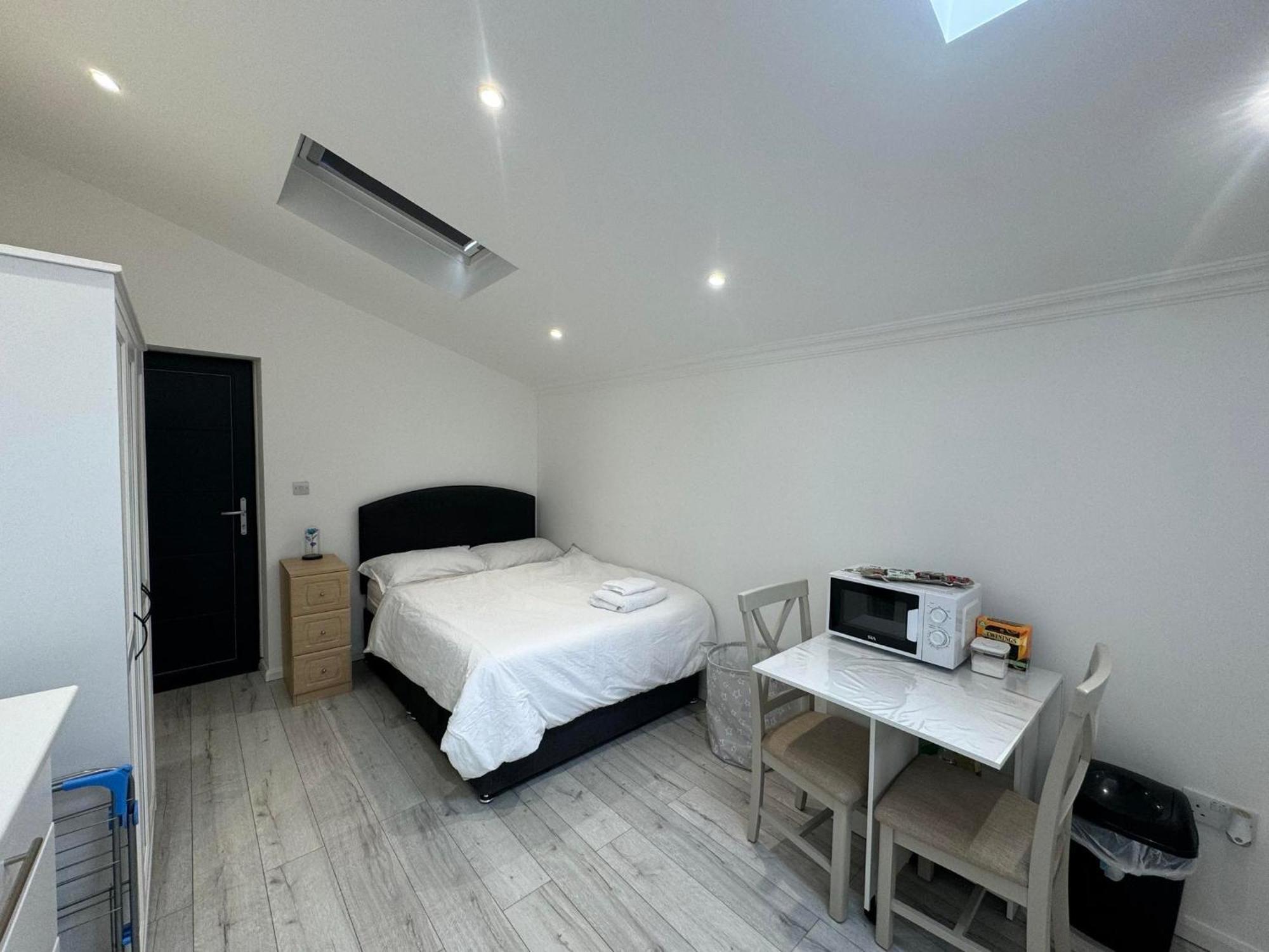 Studio Room Next To Gatwick Crawley  Exterior foto