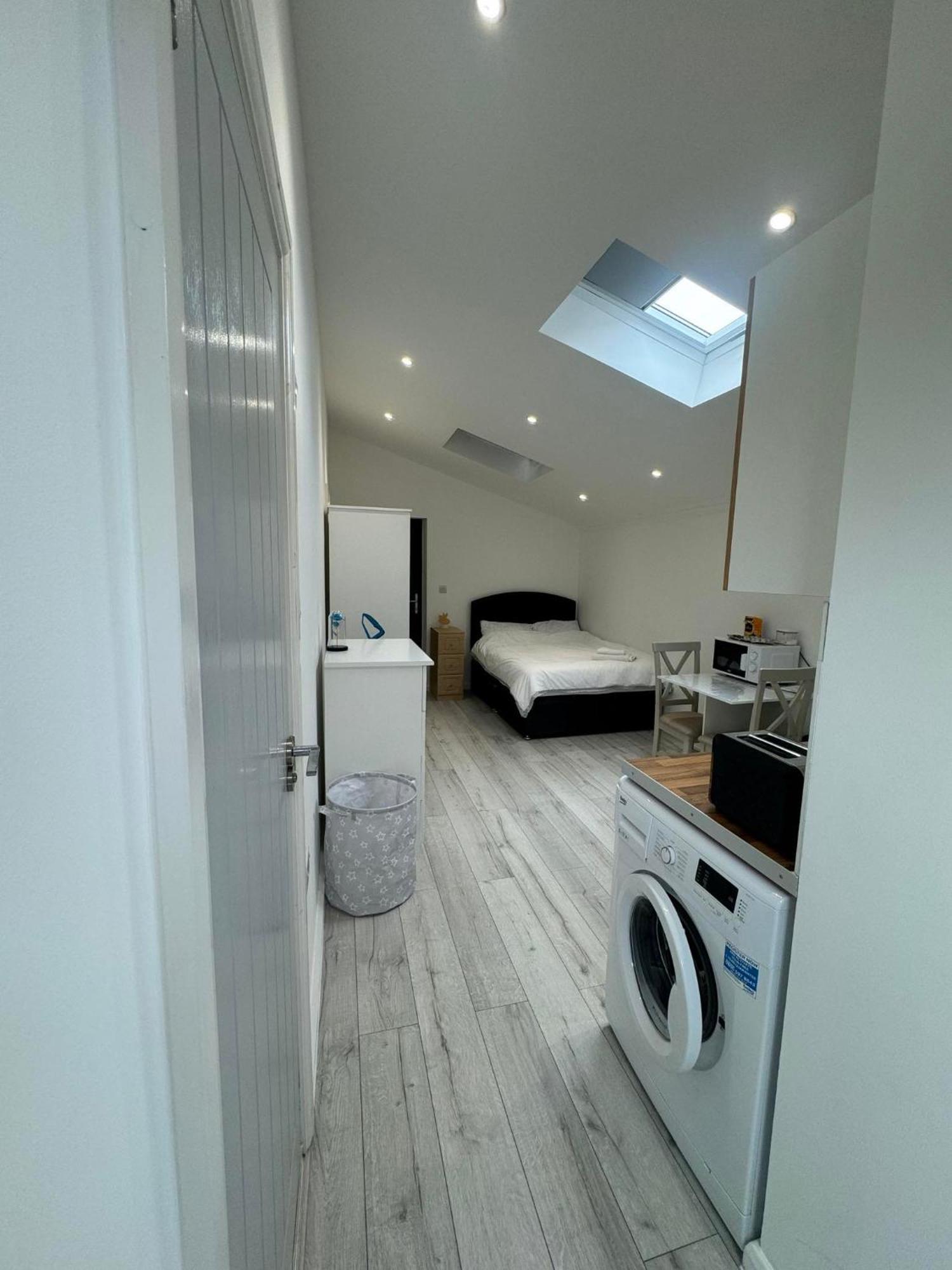 Studio Room Next To Gatwick Crawley  Exterior foto